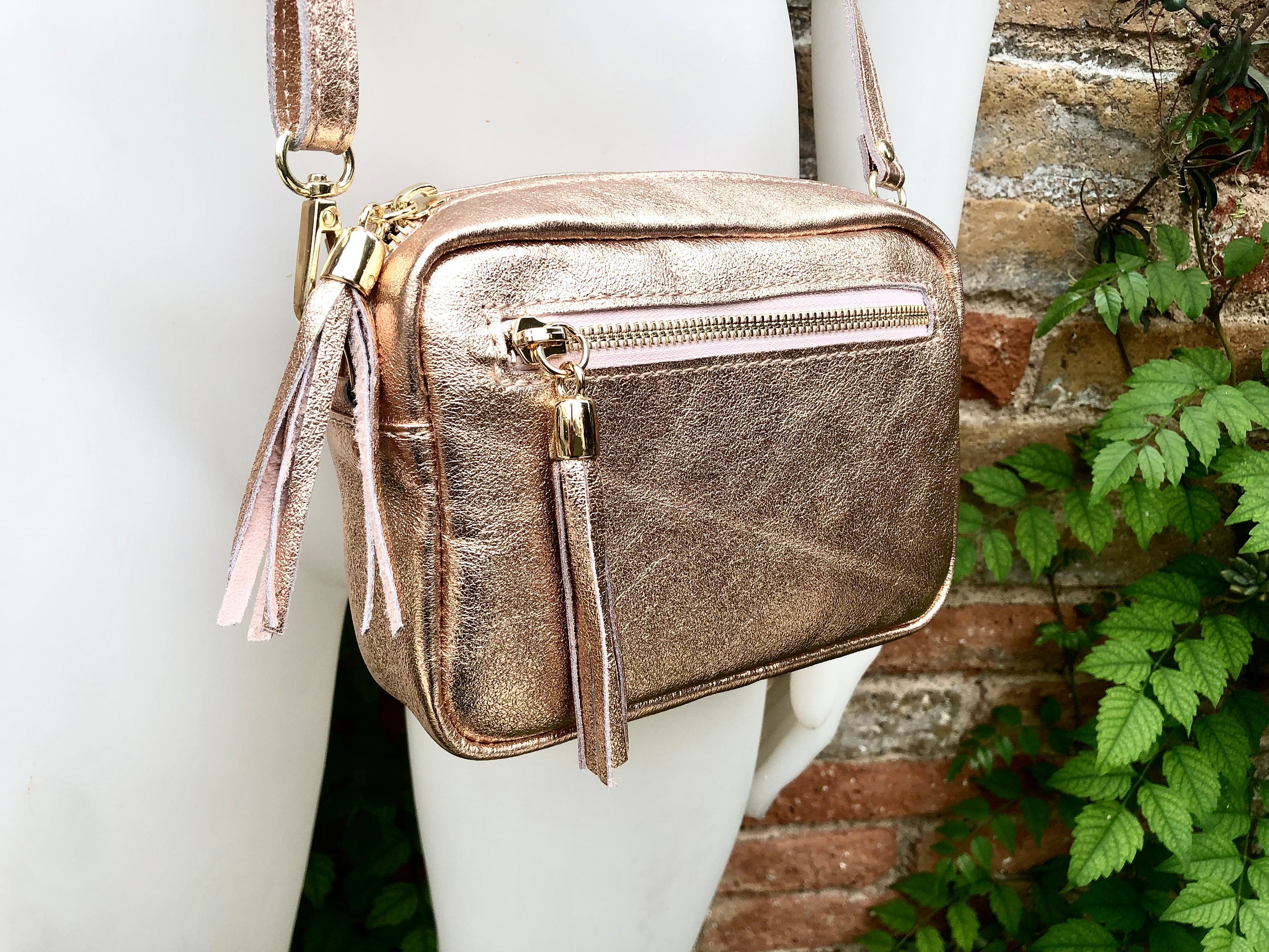 Small leather bag in pink gold. Cross body / shoulder bag. Metallic shine genuine leather bag. Pink purse. adjustable strap and zipper