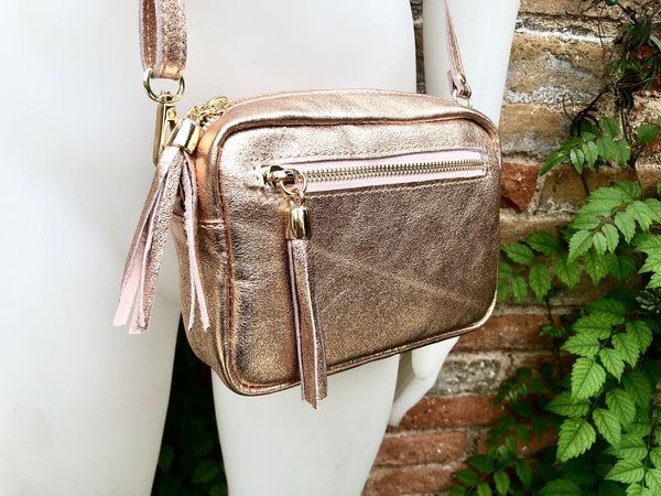 Small leather bag in pink gold. Cross body / shoulder bag. Metallic shine genuine leather bag. Pink purse. adjustable strap and zipper