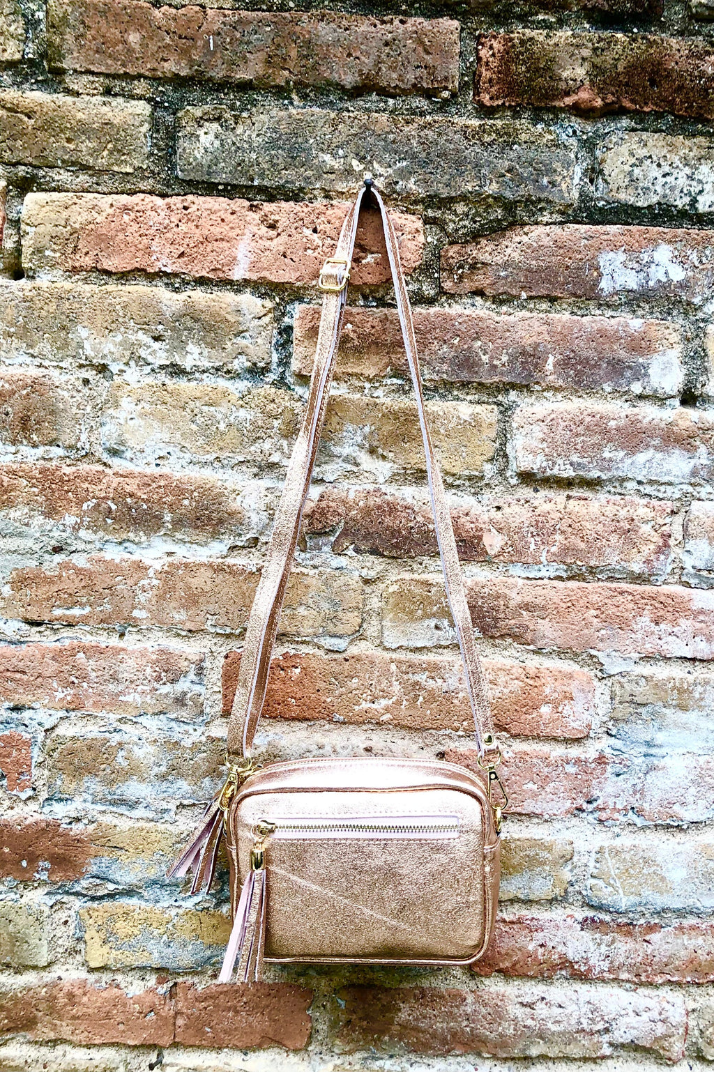 Small leather bag in pink gold. Cross body / shoulder bag. Metallic shine genuine leather bag. Pink purse. adjustable strap and zipper