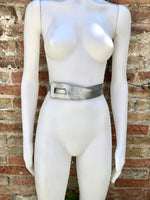 Leather 80s style obi belt . Wrap belt in silver. Waist belt in genuine leather. Silver wraparound belt. Silver dress belt