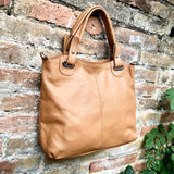 CAMEL BROWN genuine leather bag. Hand / shoulder / crossbody bag. Removable longer adjustable strap. Light tobacco shopper bag. Taupe purse