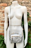 Small SILVER leather bag. Cross body / shoulder bag in GENUiNE leather. Metallic shine leather bag. Adjustable strap + zipper. silver purse