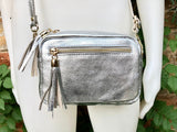 Small SILVER leather bag. Cross body / shoulder bag in GENUiNE leather. Metallic shine leather bag. Adjustable strap + zipper. silver purse