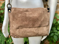 Messenger bag in genuine suede leather. Light brown cross body bag. Dark greyge suede bag with zipper and flap. Taupe brown suede purse