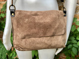 Messenger bag in genuine suede leather. Light brown cross body bag. Dark greyge suede bag with zipper and flap. Taupe brown suede purse