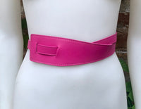 Obi belt in genuine leather. HOT PINK Wrap belt. Waist belt in FUCHSIA. Pink wraparound belt. Genuine leather magenta 80s style dress belt