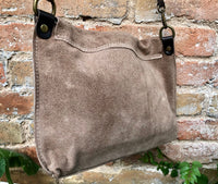 Messenger bag in genuine suede leather. Light brown cross body bag. Dark greyge suede bag with zipper and flap. Taupe brown suede purse