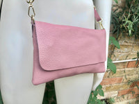 Small leather bag in purple - pink. Pink Crossbody bag, shoulder bag in GENUINE leather. Pink purse with adjustable strap and zipper