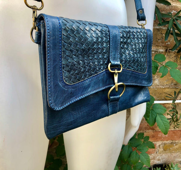 Small cross body bag in navy blue “distressed” vintage style genuine leather. Enveloppe bag with adjustable strap and flap. Boho blue purse