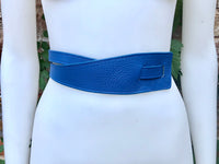 Leather 80s style obi belt . Wrap belt in BLUE. Waist belt in genuine leather. Blue wraparound belt. Blue dress belt. Wraparound belt