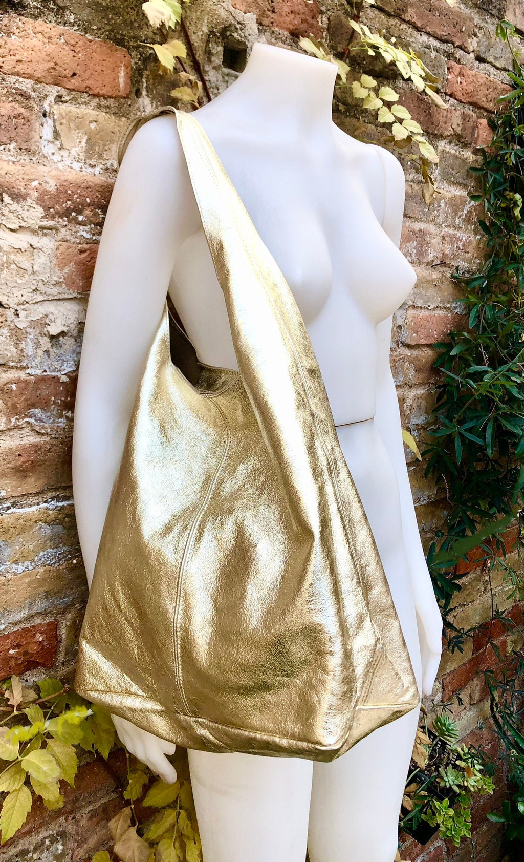 Slouch bag. Tote leather bag in GOLD with ZIPPER. Soft natural glitter genuine leather. Gold leather purse. Metallic leather shoulder bag