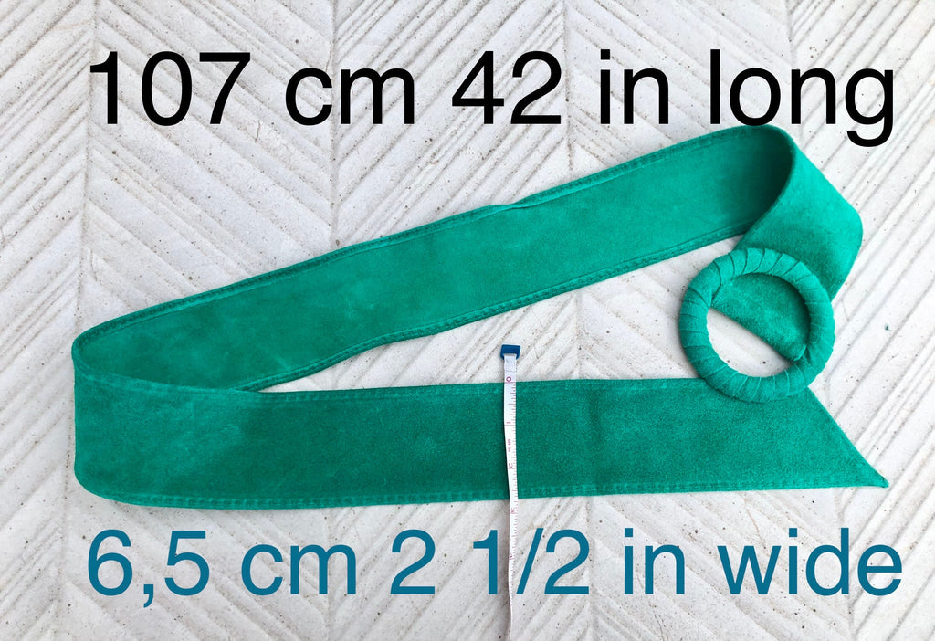 Moss green suede waist belt. Large round buckle. Medium moss green boho suede belt.Genuine natural leather. Green suede overall / dress belt