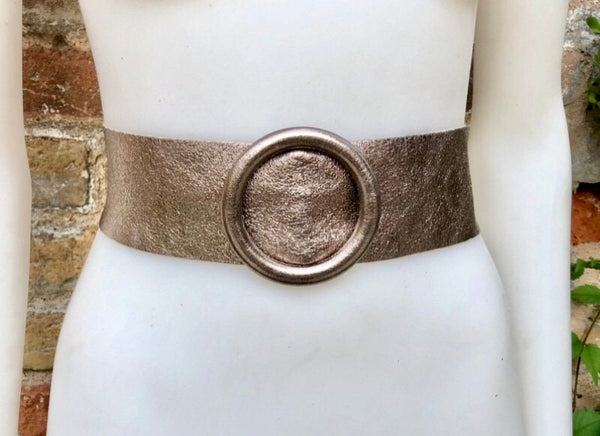 BRONZE leather waist belt with large round buckle. Soft leather belt in metallic bronze color. Genuine leather belt. Dark gold waist belt