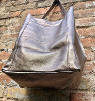 Slouch leather bag in bronze metallic leather. Bronze hobo shoulder bag. Genuine leather book / tablet bag. Leather shopper. Bronze purse.