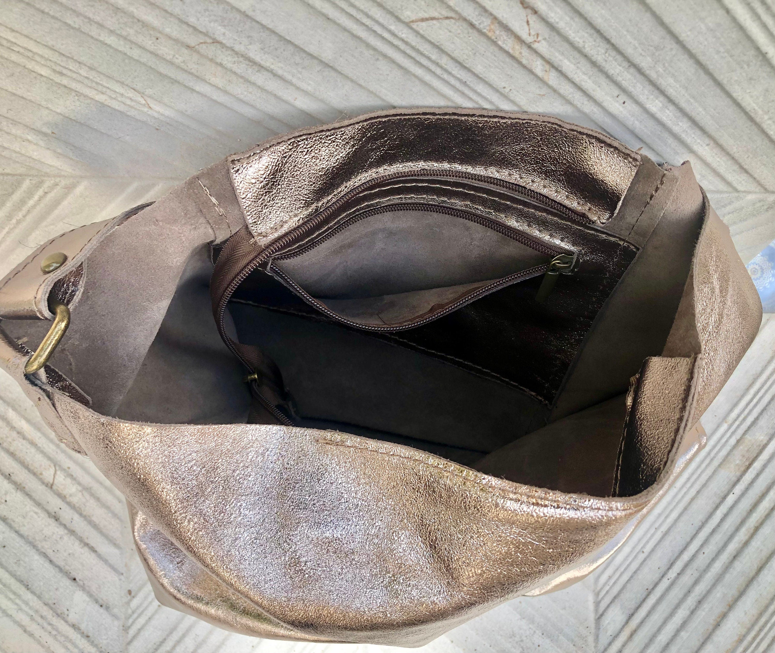Slouch leather bag in bronze metallic leather. Bronze hobo shoulder bag. Genuine leather book / tablet bag. Leather shopper. Bronze purse.