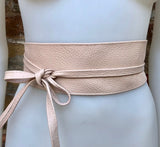 Light peach pink obi belt in soft leather. Light beige pink wrap belt. Genuine leather wide waist belt. Wraparound belt. Very light salmon