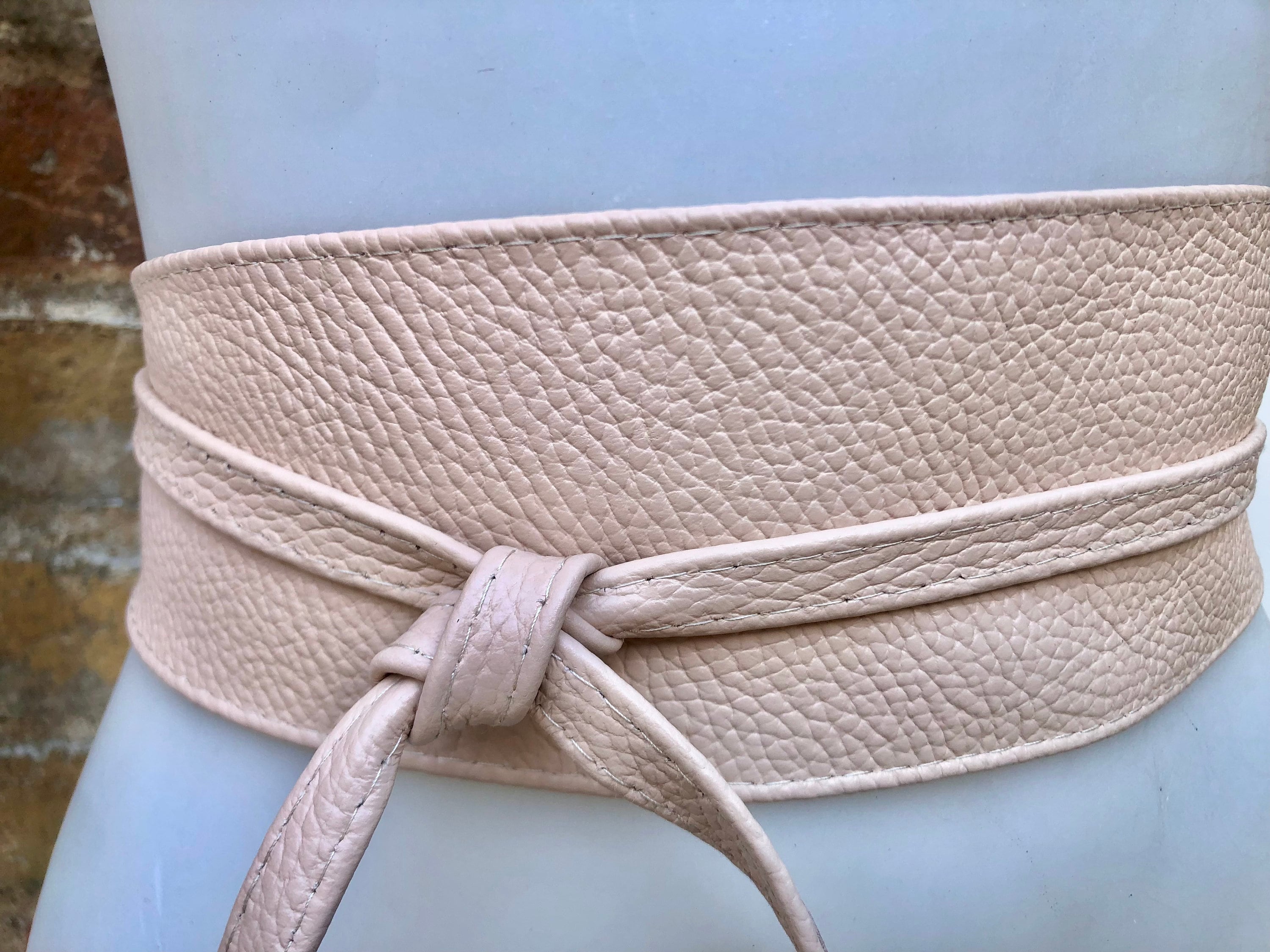 Light peach pink obi belt in soft leather. Light beige pink wrap belt. Genuine leather wide waist belt. Wraparound belt. Very light salmon