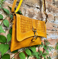 Small cross body bag in yellow “distressed” vintage style genuine leather. Enveloppe bag with adjustable strap and flap. Boho yellow purse