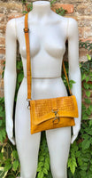 Small cross body bag in yellow “distressed” vintage style genuine leather. Enveloppe bag with adjustable strap and flap. Boho yellow purse