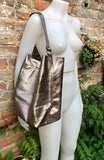 Slouch leather bag in bronze metallic leather. Bronze hobo shoulder bag. Genuine leather book / tablet bag. Leather shopper. Bronze purse.