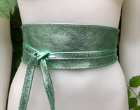 Metallic aqua green waist belt. Wide belt in light mint green genuine leather. Metallic shine wraparound belt, light green boho dress belt.