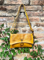 Small cross body bag in yellow “distressed” vintage style genuine leather. Enveloppe bag with adjustable strap and flap. Boho yellow purse