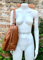 Slouch leather bag in camel brown leather. Tobacco color hobo shoulder bag. Genuine leather book / tablet bag. Leather shopper. Brown purse