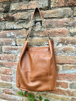 Slouch leather bag in camel brown leather. Tobacco color hobo shoulder bag. Genuine leather book / tablet bag. Leather shopper. Brown purse