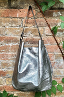 Slouch leather bag in SILVER metallic leather. SILVER hobo shoulder bag. Genuine leather book / tablet bag. Leather shopper. SILVER purse.