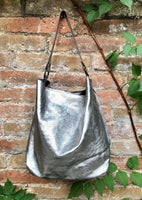 Slouch leather bag in SILVER metallic leather. SILVER hobo shoulder bag. Genuine leather book / tablet bag. Leather shopper. SILVER purse.