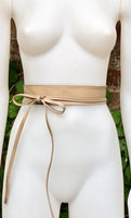 Beige obi belt in soft leather. Narrow style. Beige wrap belt . Wraparound waist belt in genuine leather. Beige leather dress belt.