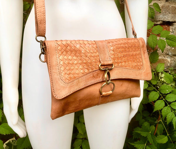 Small cross body bag in camel brown “distressed” vintage style genuine leather. Enveloppe bag with adjustable strap and flap. Boho purse