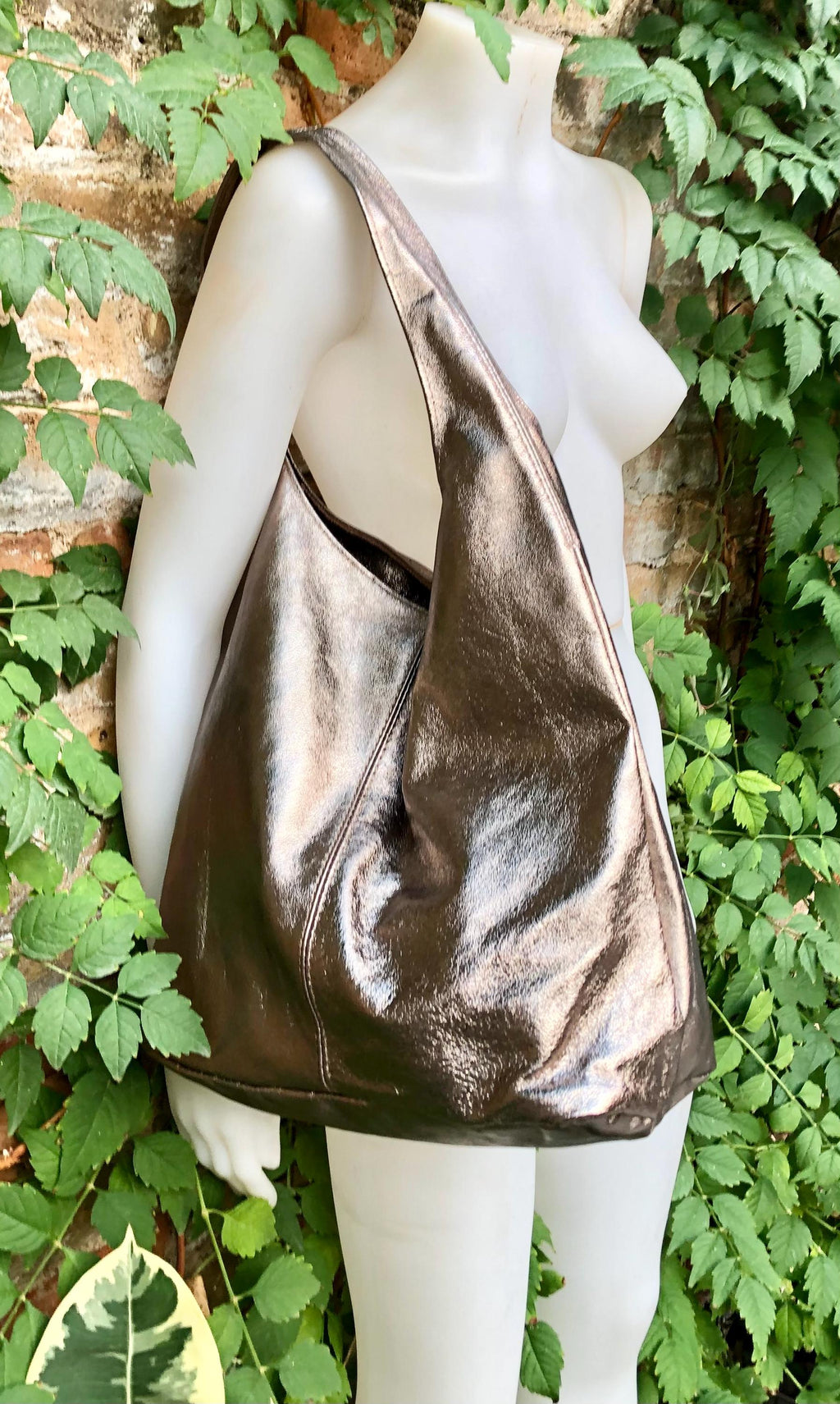 Slouch bag. Tote leather bag in BRONZE with ZIPPER.Soft natural glitter genuine leather. BRONZE leather purse. Metallic leather shoulder bag
