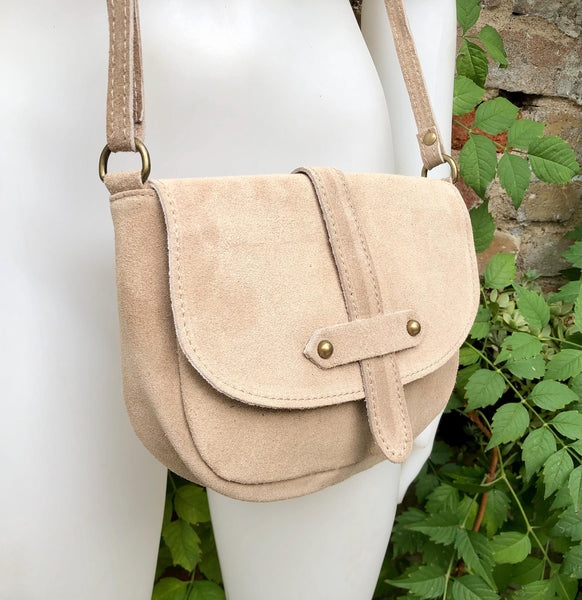 Beige suede bag. Genuine leather beige crossbody bag. Small leather bag with adjustable strap and zipper. Dark brown suede purse