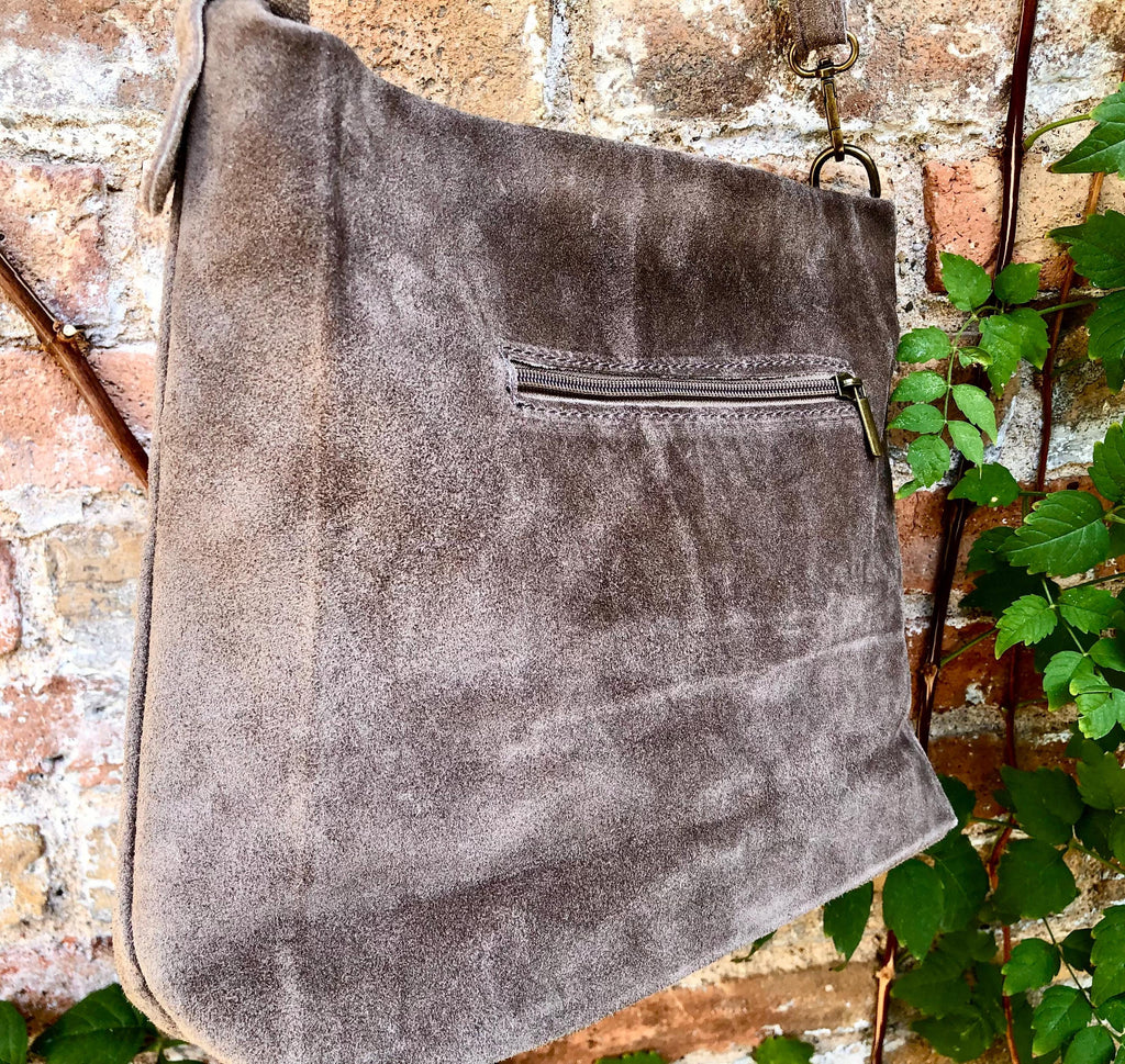 Taupe brown suede leather bag. Boho messenger bag. GENUINE LEATHER. Crossbody / shoulder bag. Light brown suede leather purse with zipper