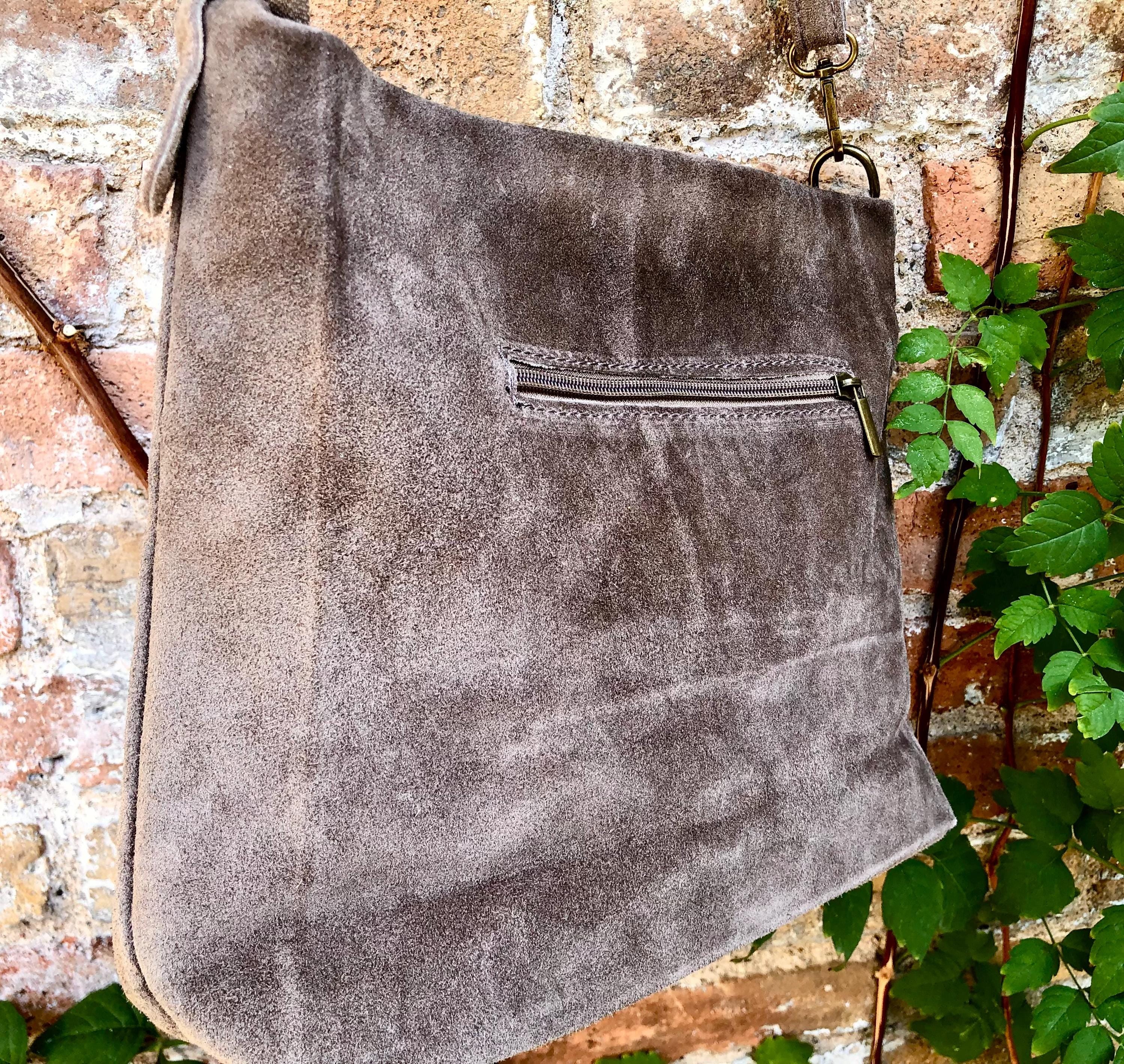Taupe brown suede leather bag. Boho messenger bag. GENUINE LEATHER. Crossbody / shoulder bag. Light brown suede leather purse with zipper