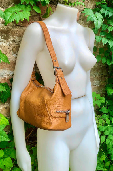 Small camel brown genuine leather bag. Light brown cross body / shoulder bag. Tan leather purse, 2 adjustable straps, closed with a zipper.