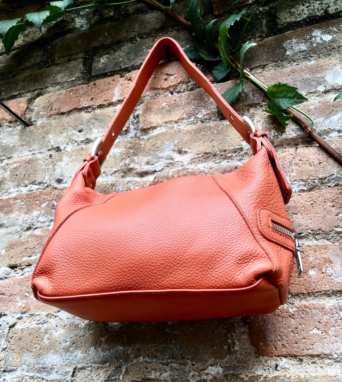 ORANGE genuine leather bag. Cross body / shoulder pumkin color leather purse, 2 adjustable straps, longer + shorter. Closed with a zipper.