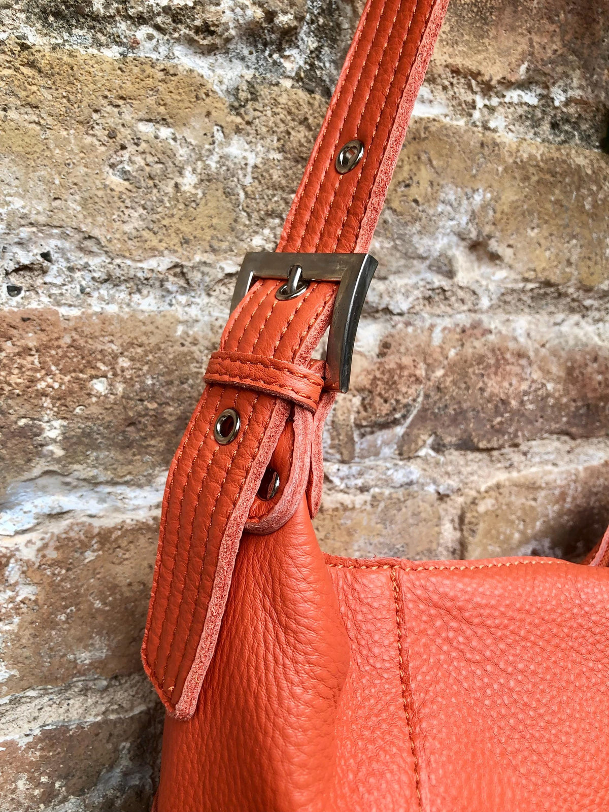 ORANGE genuine leather bag. Cross body / shoulder pumkin color leather purse, 2 adjustable straps, longer + shorter. Closed with a zipper.