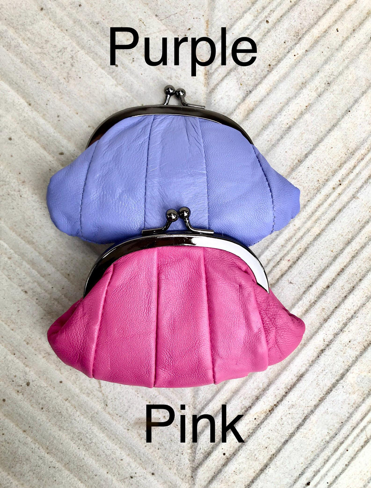 Small coin purse. Genuine leather purse in with metallic frame in SILVER. Retro clip purse in soft leather. Kiss lock retro style coin purse