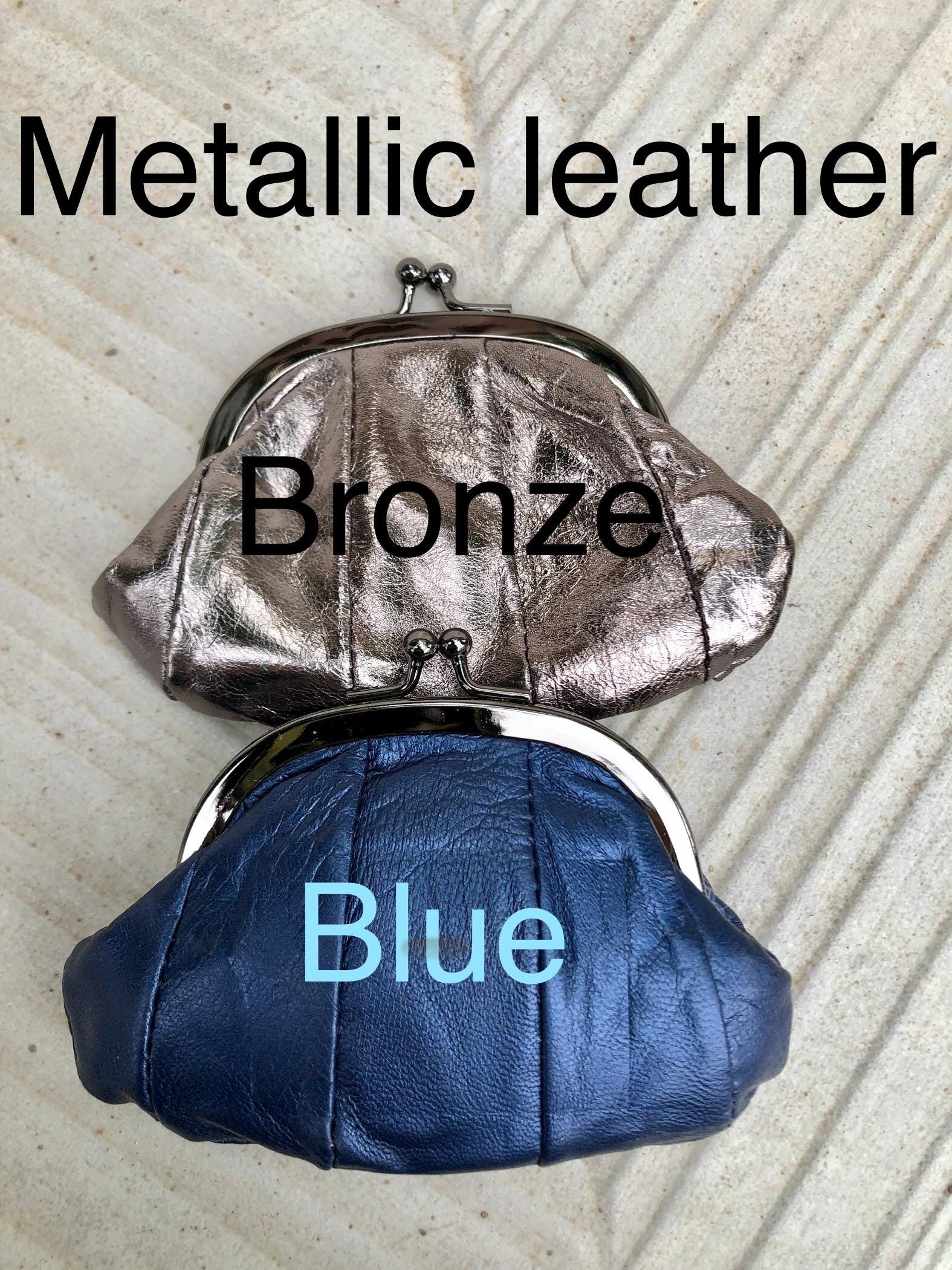 Small coin purse. Genuine leather purse in with metallic frame in SILVER. Retro clip purse in soft leather. Kiss lock retro style coin purse