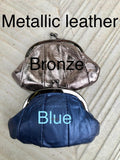 Small coin purse. Genuine leather purse in with metallic frame in SILVER. Retro clip purse in soft leather. Kiss lock retro style coin purse