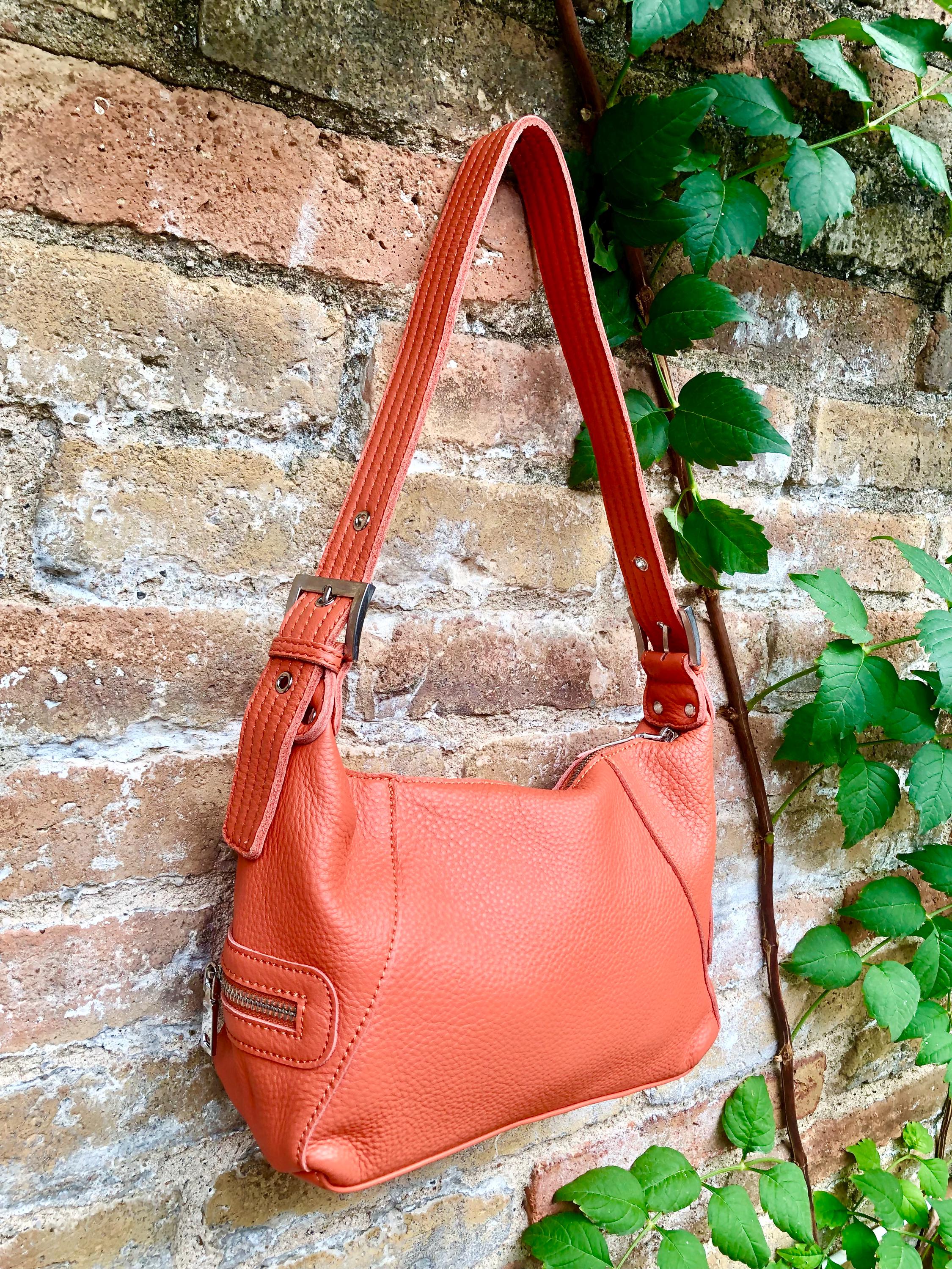ORANGE genuine leather bag. Cross body / shoulder pumkin color leather purse, 2 adjustable straps, longer + shorter. Closed with a zipper.