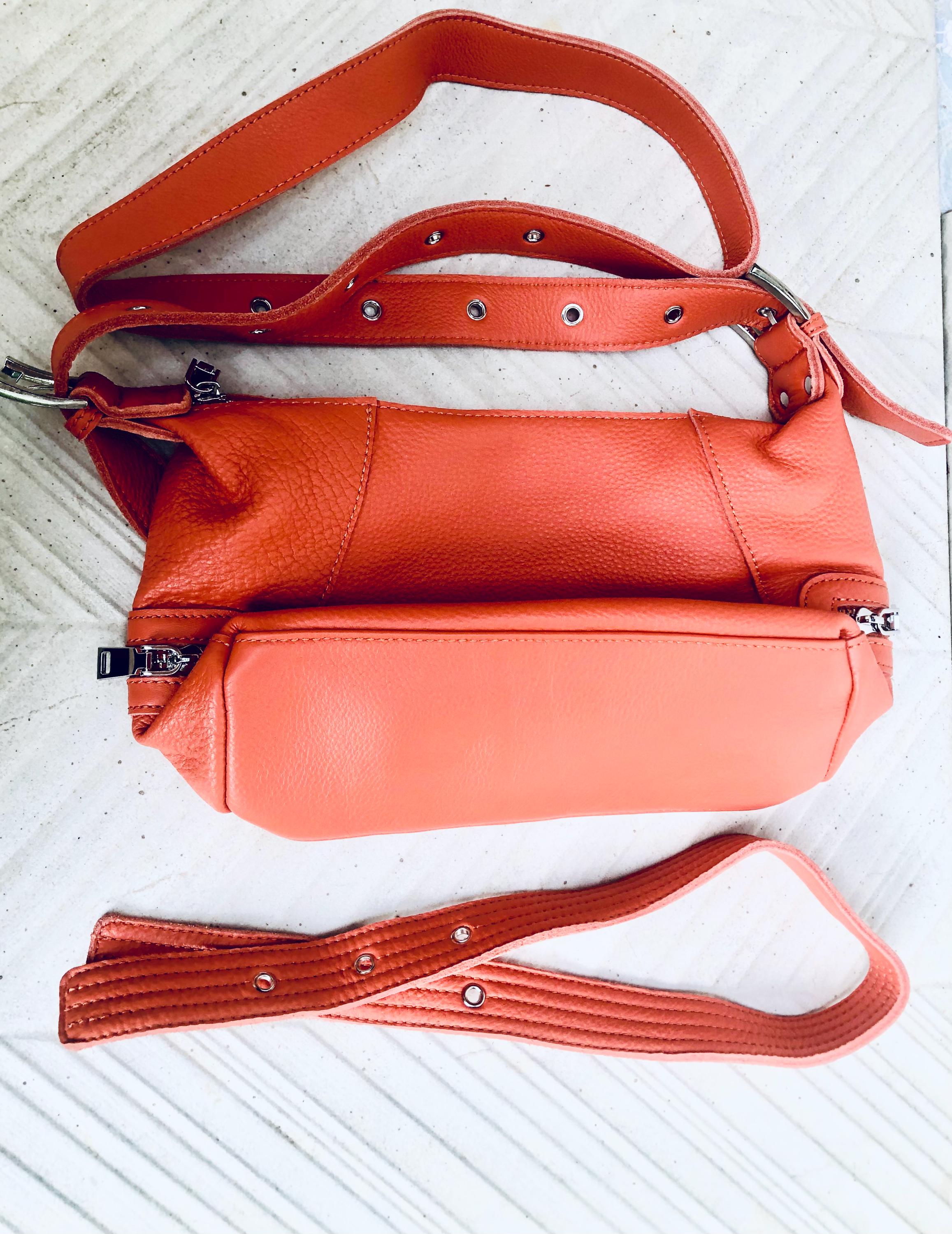 ORANGE genuine leather bag. Cross body / shoulder pumkin color leather purse, 2 adjustable straps, longer + shorter. Closed with a zipper.