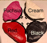 Small coin purse. Genuine leather purse in with metallic frame in SILVER. Retro clip purse in soft leather. Kiss lock retro style coin purse