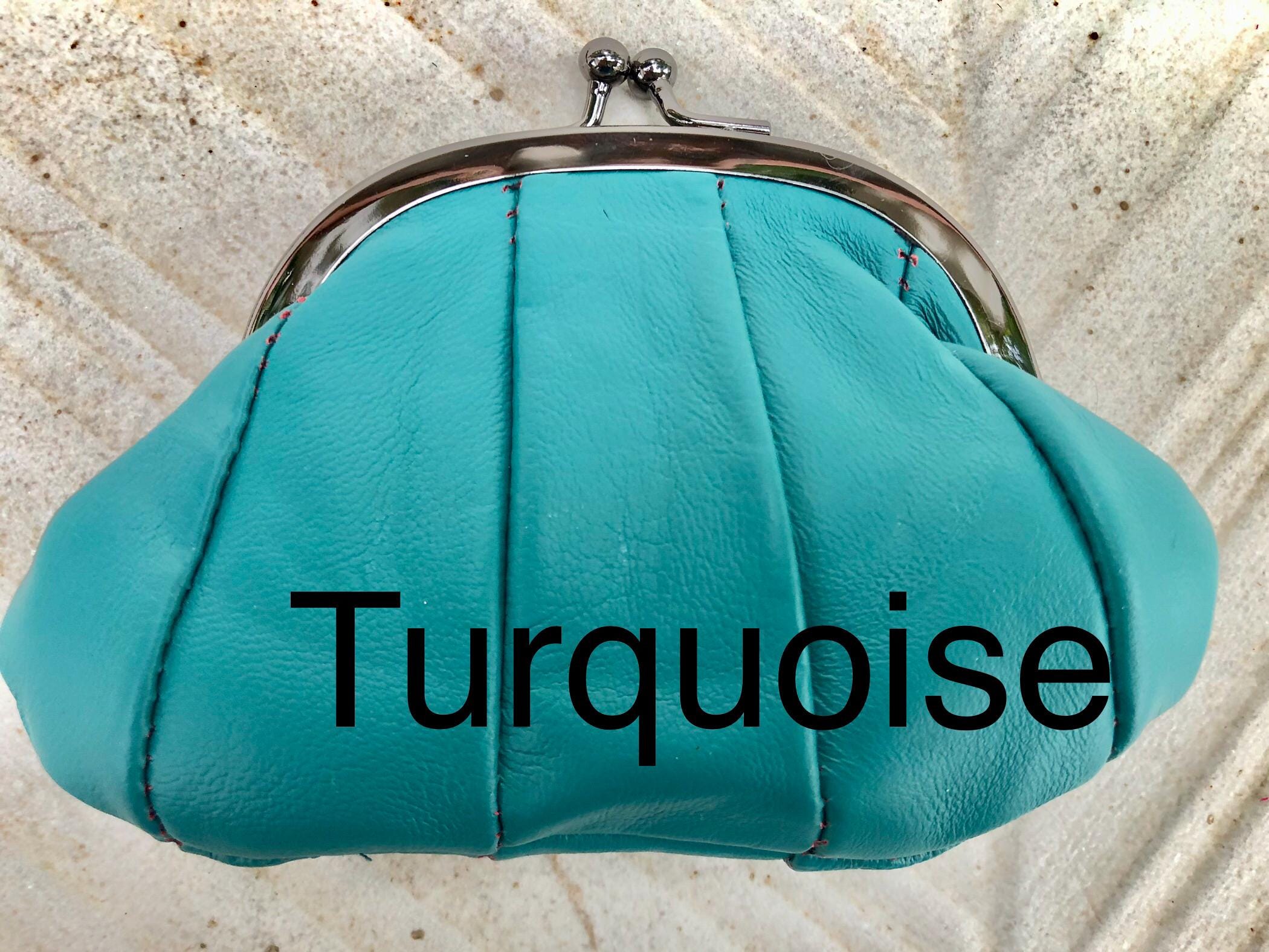 Small coin purse. Genuine leather purse in with metallic frame in SILVER. Retro clip purse in soft leather. Kiss lock retro style coin purse