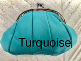 Small coin purse. Genuine leather purse in with metallic frame in SILVER. Retro clip purse in soft leather. Kiss lock retro style coin purse