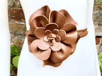 Flower leather belt in camel brown. Waist, overall or dress belt. Tobacco brown genuine leather. Rusty brown rose belt. Large brown flower.