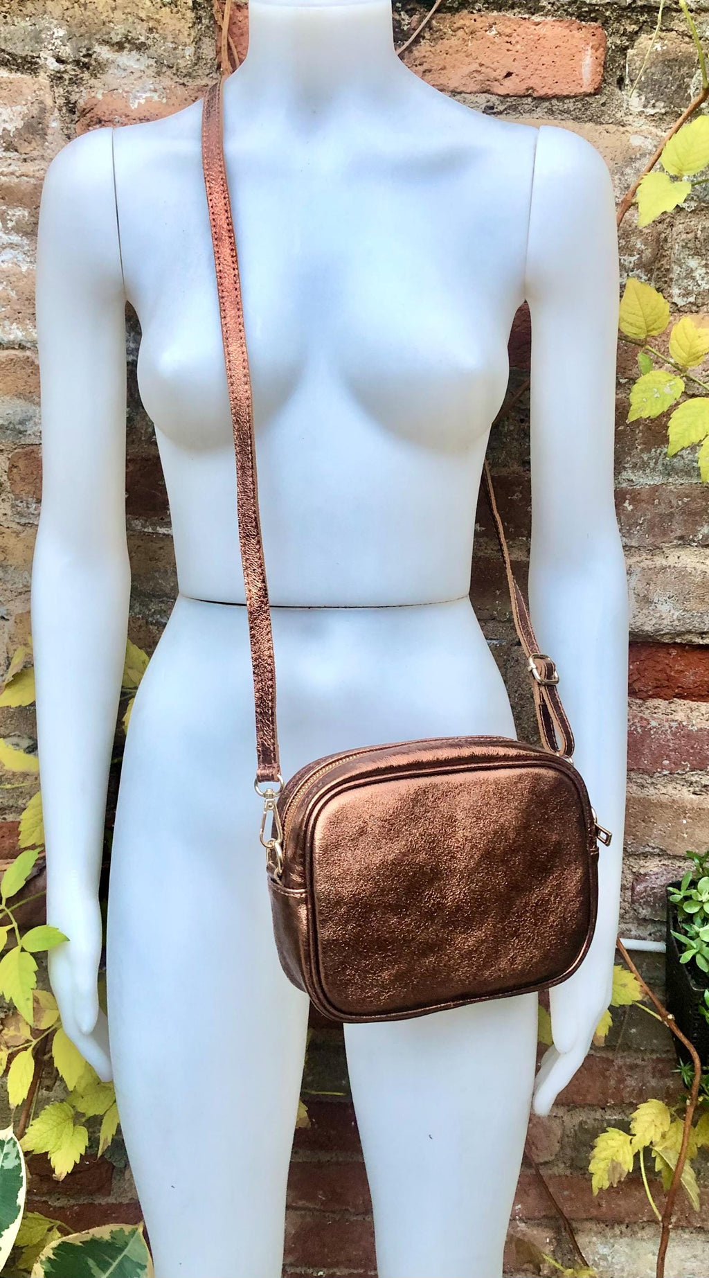 Small leather bag in COPPER. GENUINE leather Crossbody / shoulder bag. Metallic shine leather bag. Adjustable strap + zipper. Copper purse
