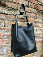 Slouch leather bag in BLACK leather. Black hobo shoulder bag. Genuine leather book / tablet bag. Leather shopper. Black leather purse